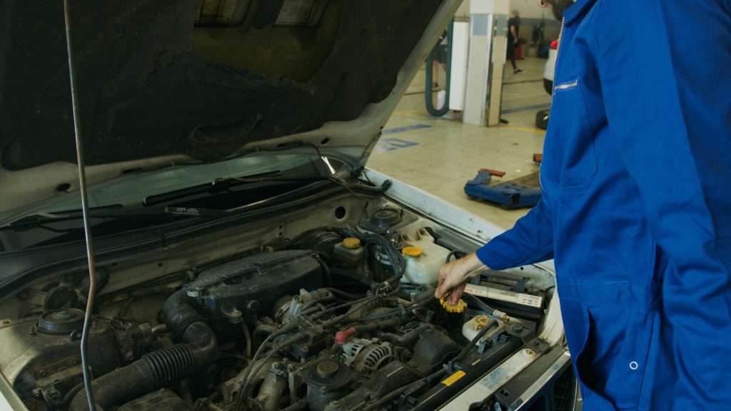 Inspection d'une voiture d'occasion à Douala