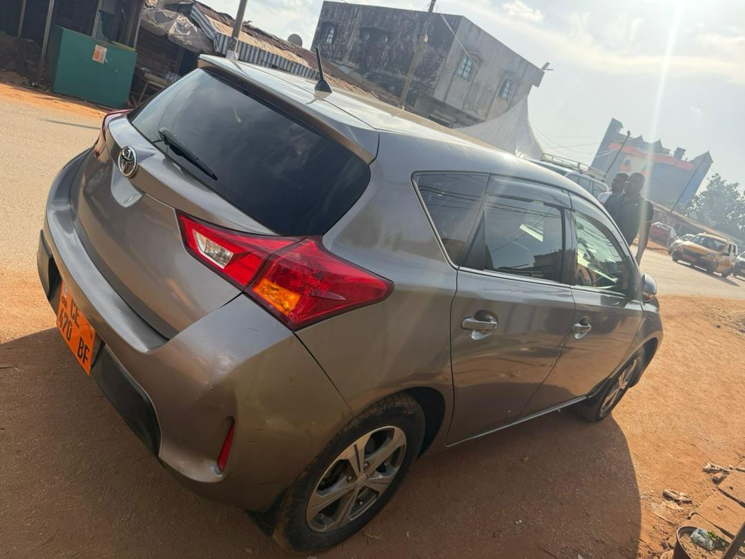 2015 Auris - Image 10